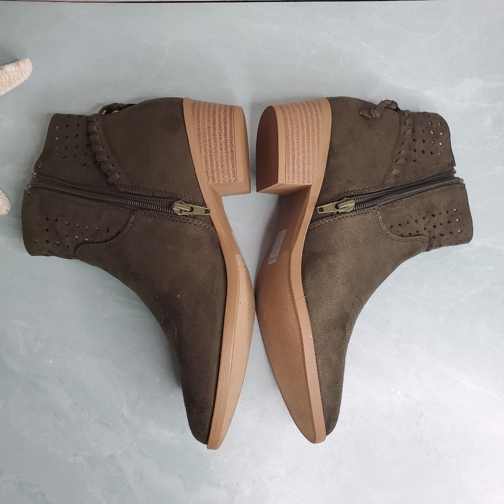 New! Western Laser-Cut Booties - Picture 5 of 8